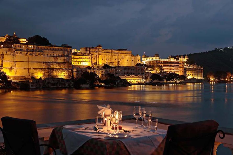Amet Haveli - A Heritage Hotel Удайпур Екстериор снимка